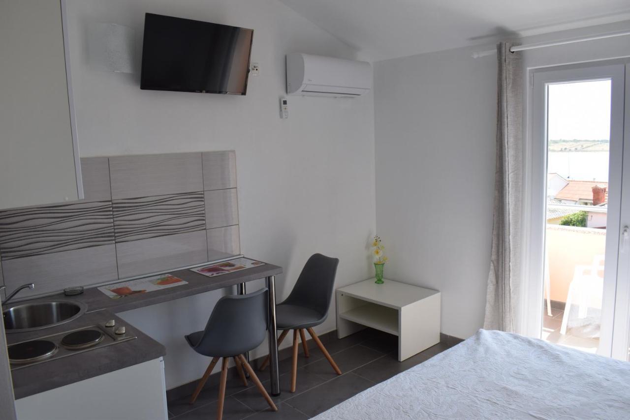 Apartmani Katica Novalja Εξωτερικό φωτογραφία